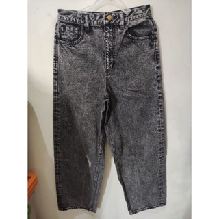 NO 20 - DEFECT CELANA JEANS